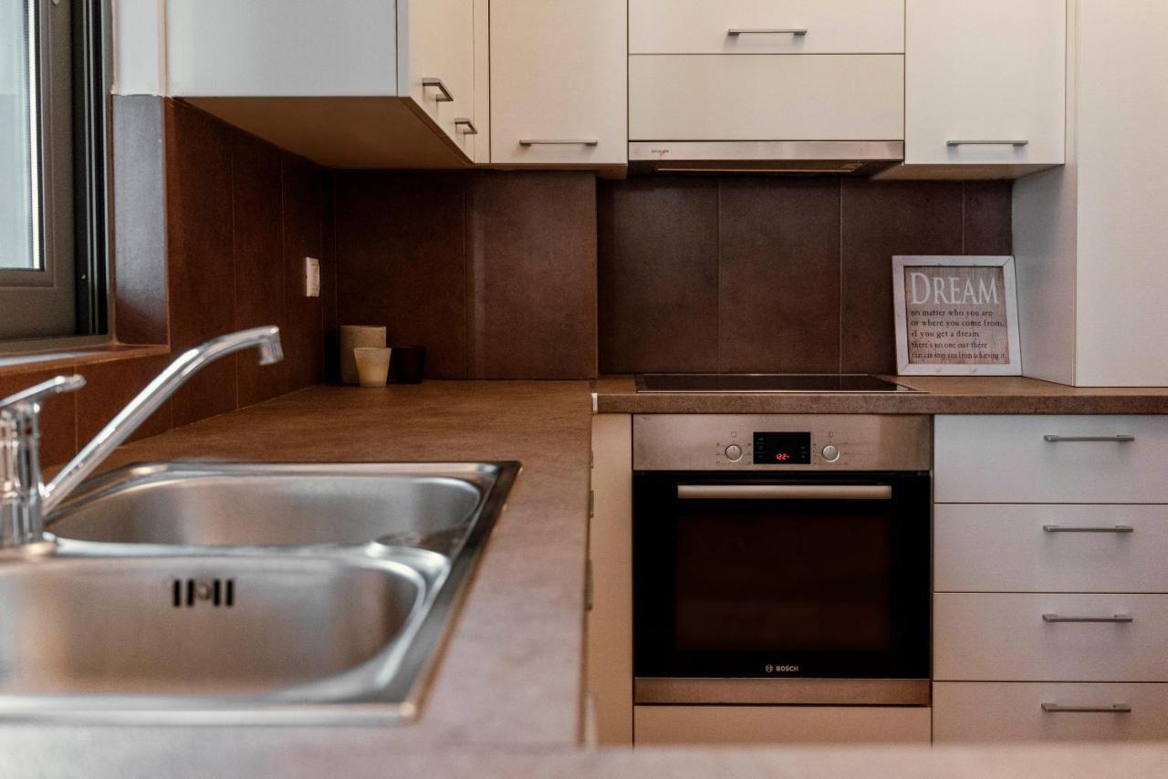 Apartamento Lykabettus Gem With Yard And Parking Atenas Exterior foto