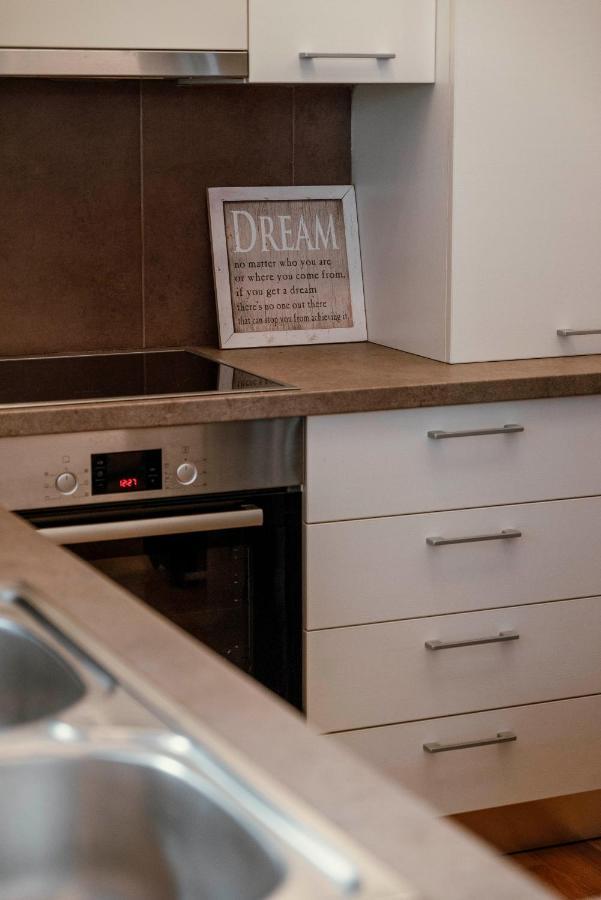 Apartamento Lykabettus Gem With Yard And Parking Atenas Exterior foto