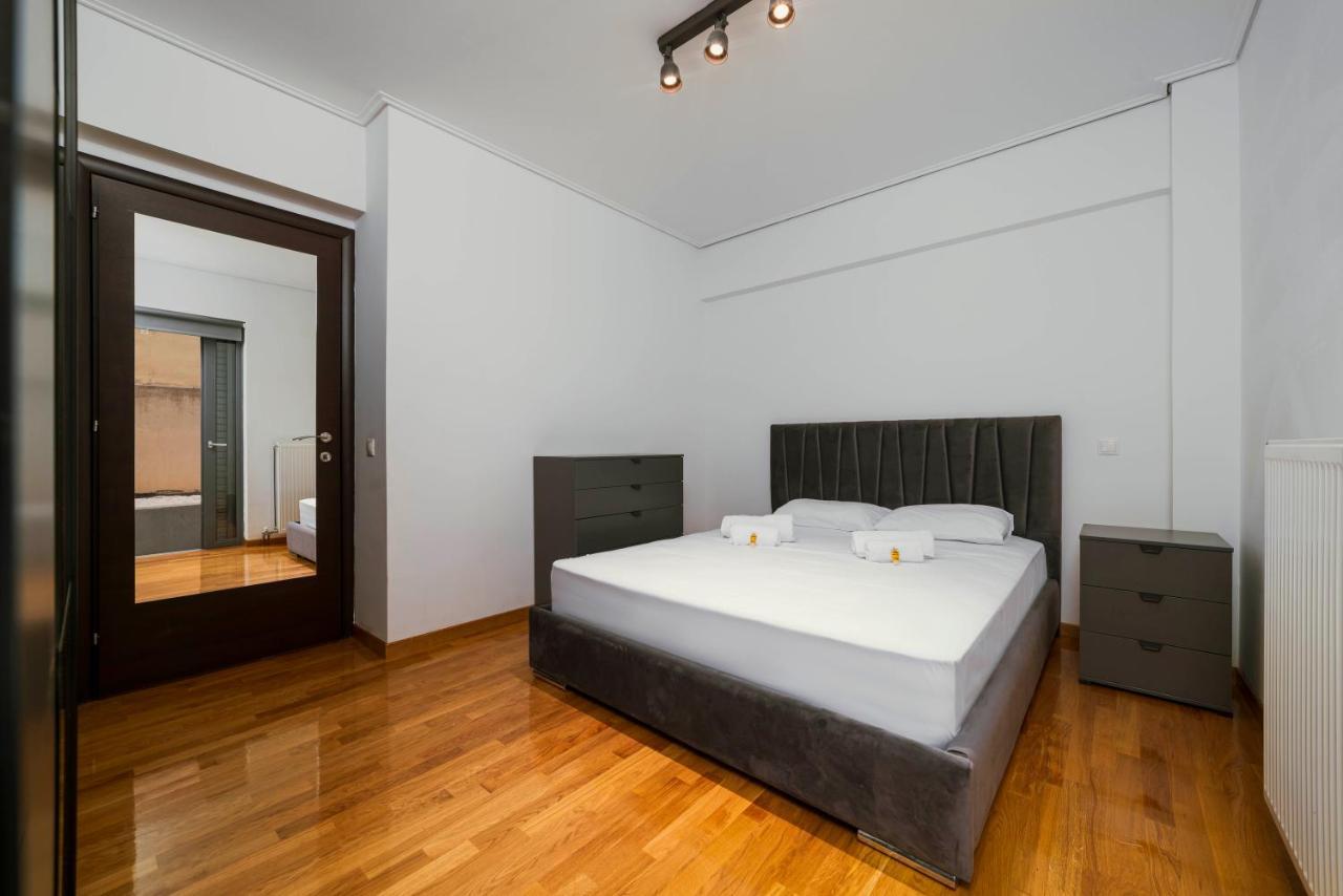 Apartamento Lykabettus Gem With Yard And Parking Atenas Exterior foto