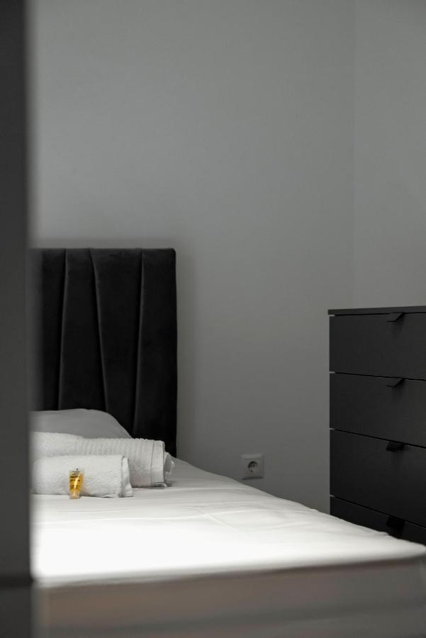 Apartamento Lykabettus Gem With Yard And Parking Atenas Exterior foto