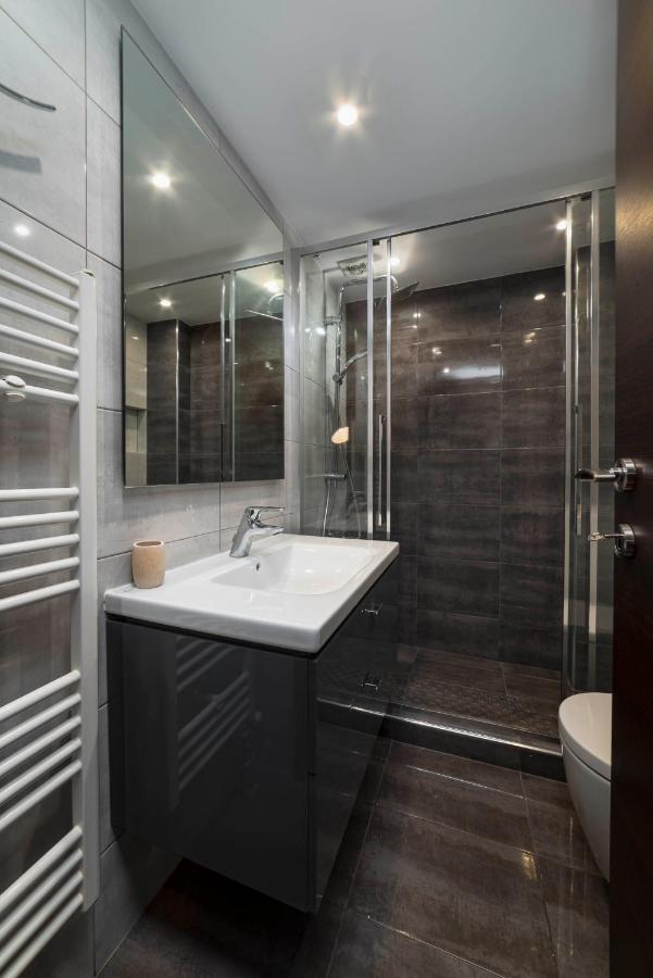 Apartamento Lykabettus Gem With Yard And Parking Atenas Exterior foto