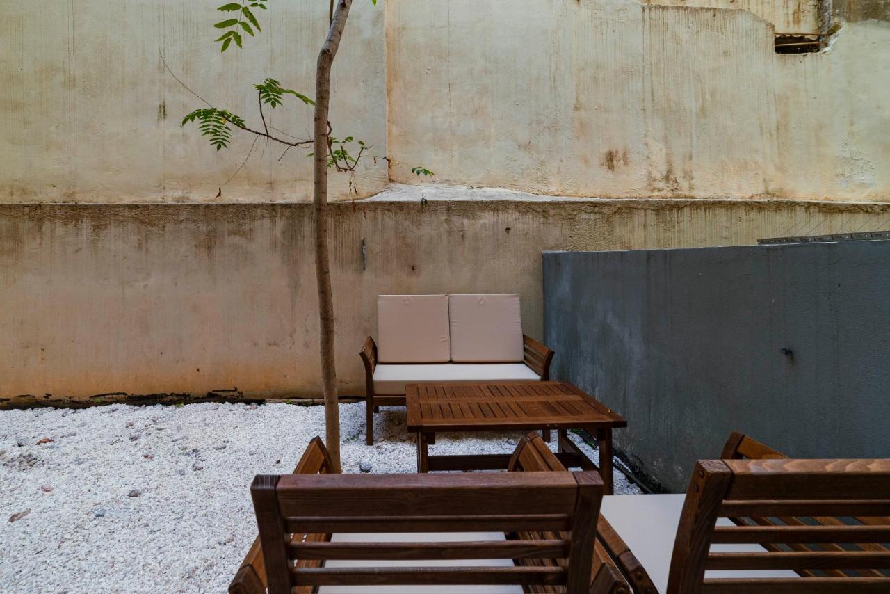 Apartamento Lykabettus Gem With Yard And Parking Atenas Exterior foto